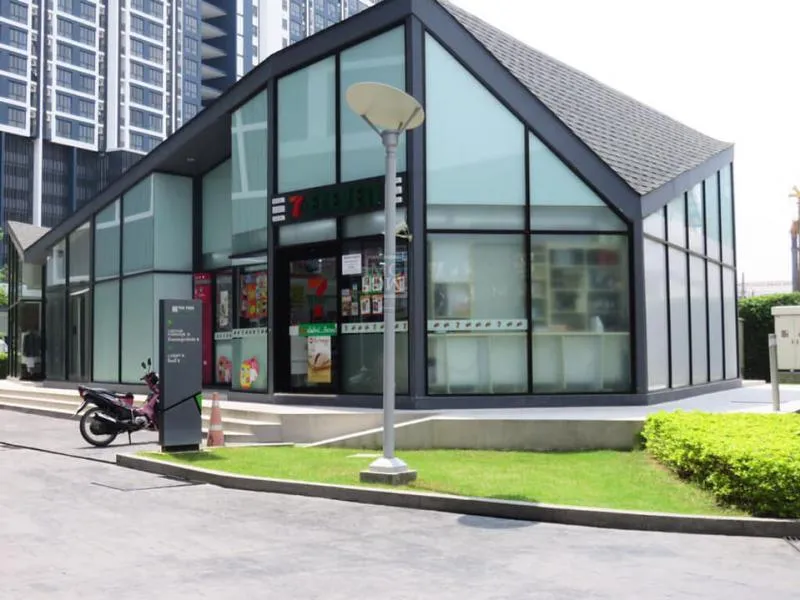 คอนโด เดอะ ทรี อินเตอร์เชนจ์ Tower A ห้องตกแต่งภายในพร้อมเฟอร์นิเจอร์และเครื่องใช้ไฟฟ้า พร้อมอยู่