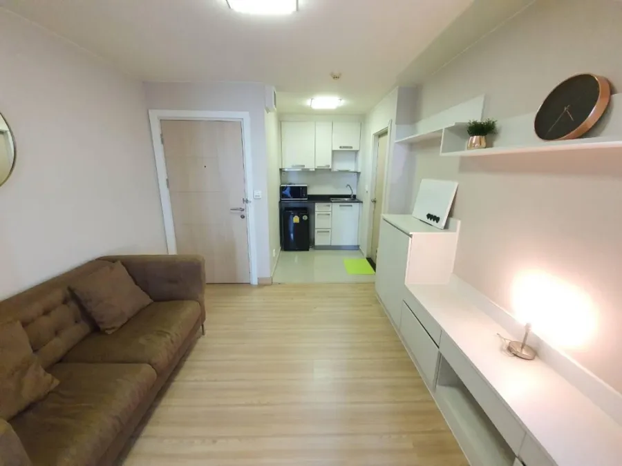 For sale: M Society Condominium, high floor, great city view. The room is simply decorated, ready to move in, the most comfortable sofa. Book now.