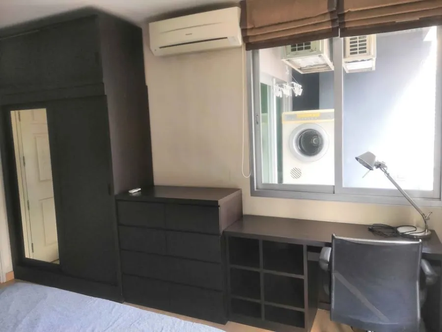 ให้เช่าด่วน!! คอนโด ไลฟ์ แอท สาทร 10 ห้องเลขที่ 48/193 ชั้น 18 ตกแต่งครบ ห้องใหญ่กำลังดี อยู่สบาย!!