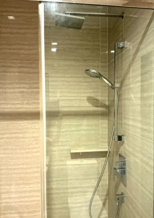 Spacious and comfortable condo for rent at THE LINE Asoke Ratchada, fully furnished and equipped with appliances. Ready to move in immediately.