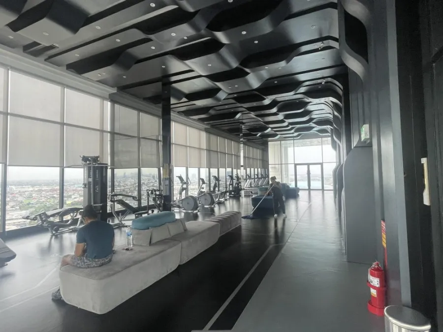 Knightbridght sukhumvit theparak for sale, nice room, full built-ins. Ready to drag your bag.