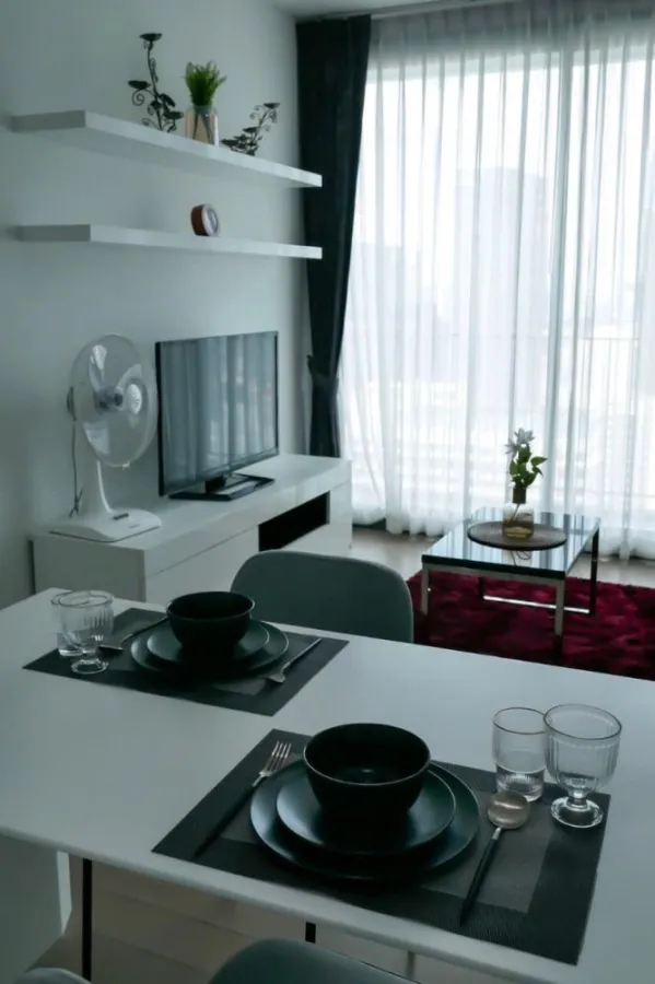 Sale PYNE by Sansiri, city view, spacious room, furniture and electrical appliances. Book now. Don't miss it.