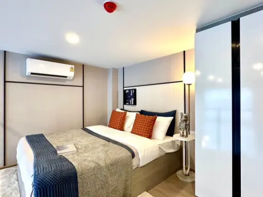 Selling a reservation slip for Origin Plug & Play Nonthaburi Station, 8th floor, Duo space room, lots of freebies, don't miss out, book now.