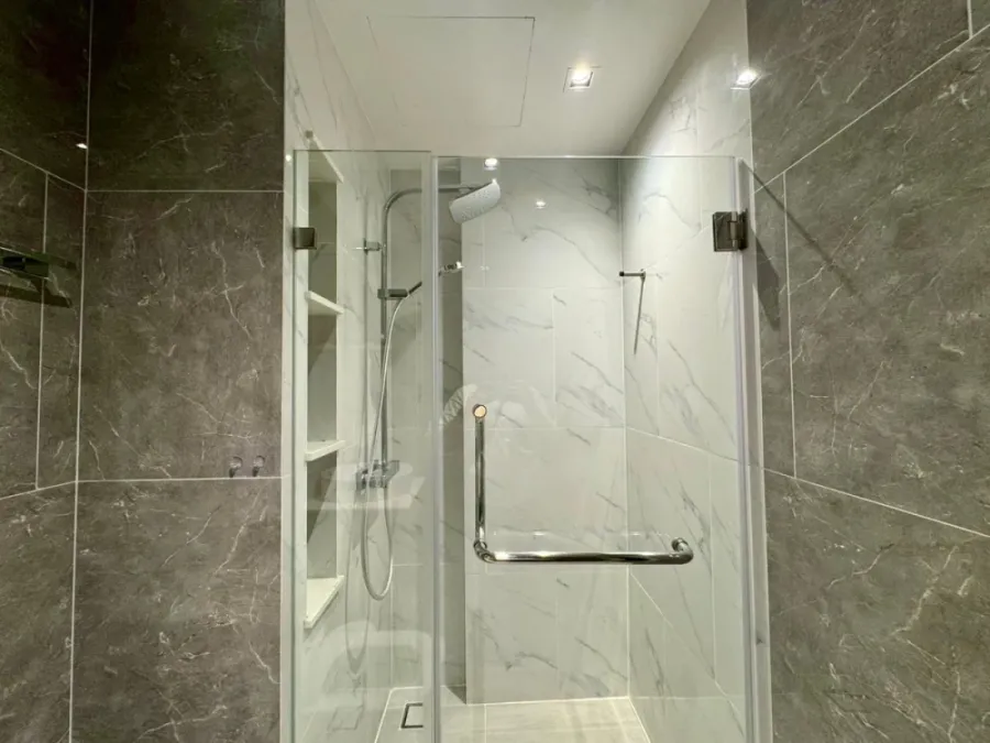 For rent: LLOYD Soonvijai-Thonglor, 3rd floor, fully furnished unit. Just bring your bags and move in! Book now!
