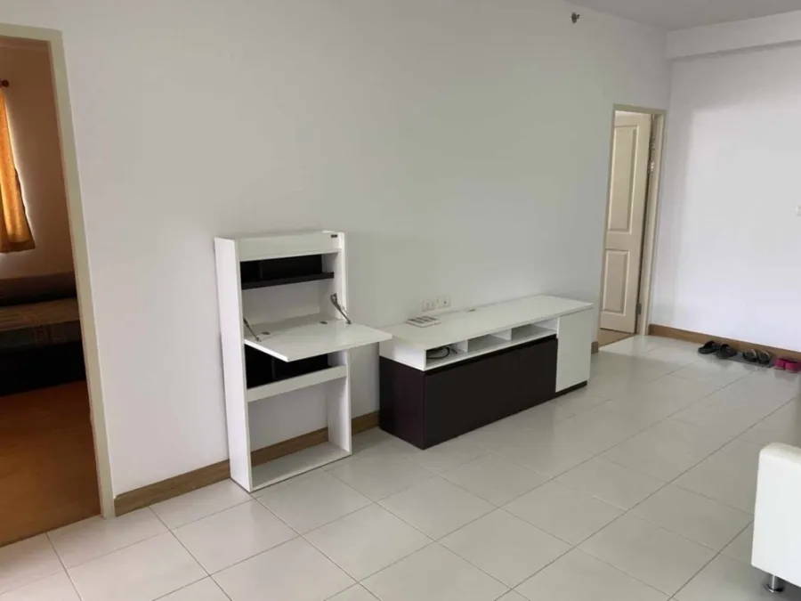 Condo for rent, Supalai Park Asoke-Ratchada, spacious room Lots of usable space The price is affordable. Hurry and reserve now.