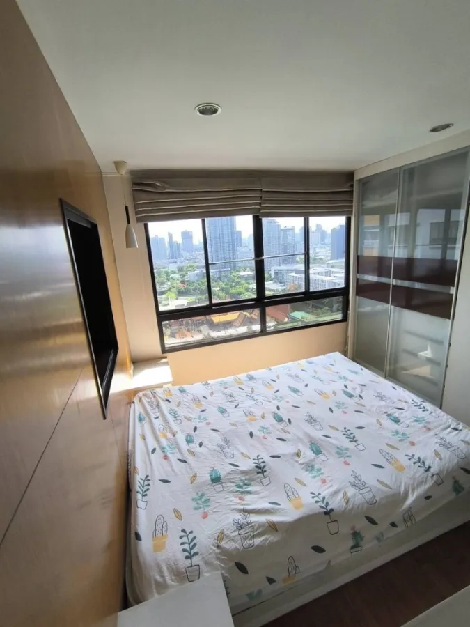 For rent!! Lumpini Ville Sukhumvit 77 condo, complete with furniture and appliances, ready to move in. Hurry and book now!!