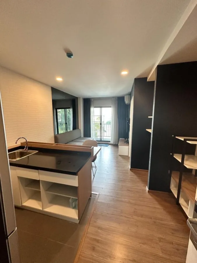 For rent / sale, Pround III condo, white tone room, tender price, comes with good electrical appliances.