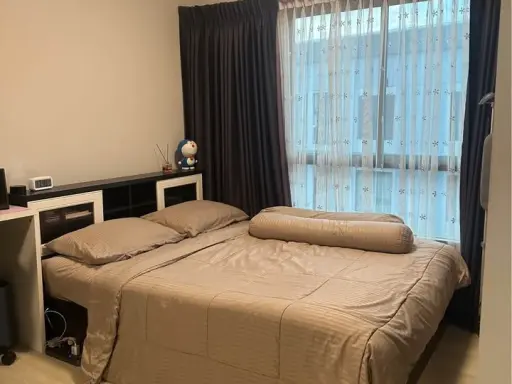 For sale or rent: UNIO Ramkhamhaeng - Serithai, 8th floor unit, high-quality built-in kitchen, swimming pool view. Book now!