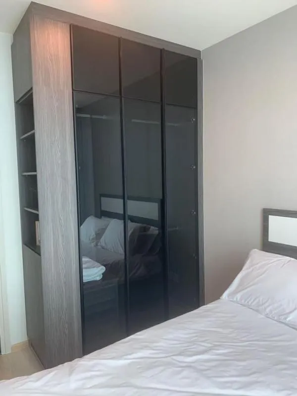 For rent condo Noble Revolve Ratchada 2, beautifully decorated rooms, bright tones, open and airy, do not miss