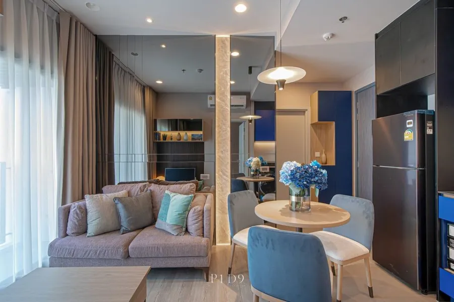 Condo for rent, XT Ekkamai, room decorated with luxurious built-ins, high floor, beautiful view, with just one suitcase you can move in.