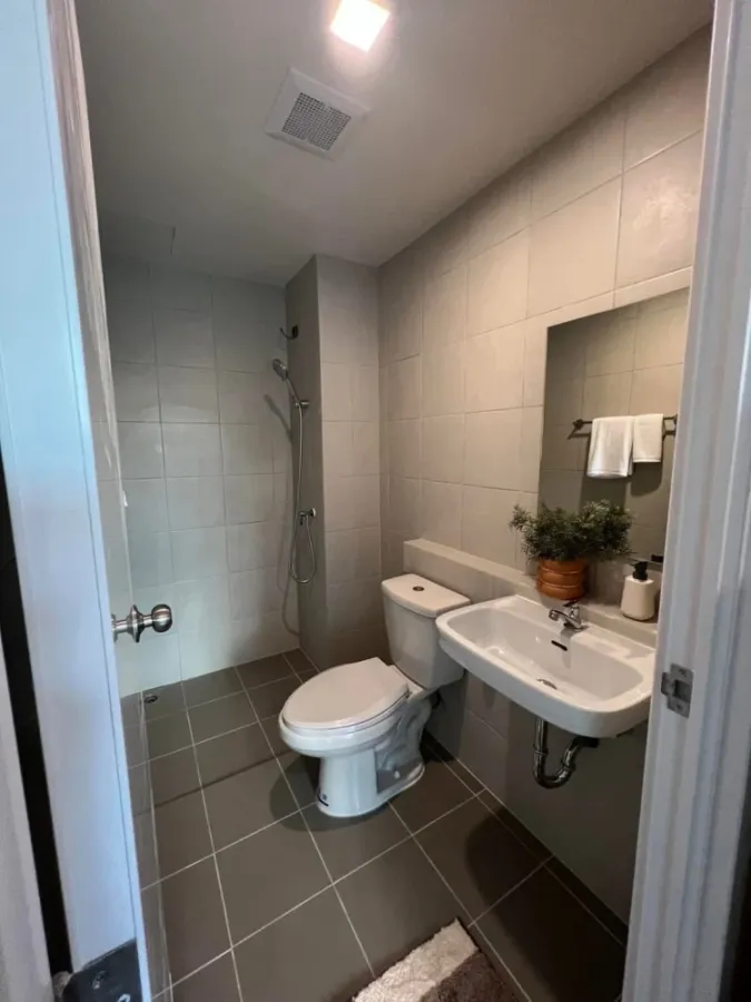Condo Me Onnut – Rama 9 for sale. Ready to move in. Fully furnished. Book now! Don't miss out!
