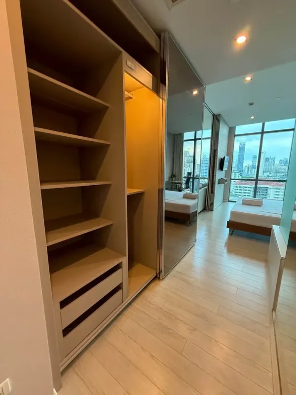 ให้เช่าคอนโด The Room Sukhumvit 21 ห้องพร้อมอยู่ พื้นที่ใช้สอยจุใจ รีบมาจองเลย อย่าพลาดเด็ดขาด