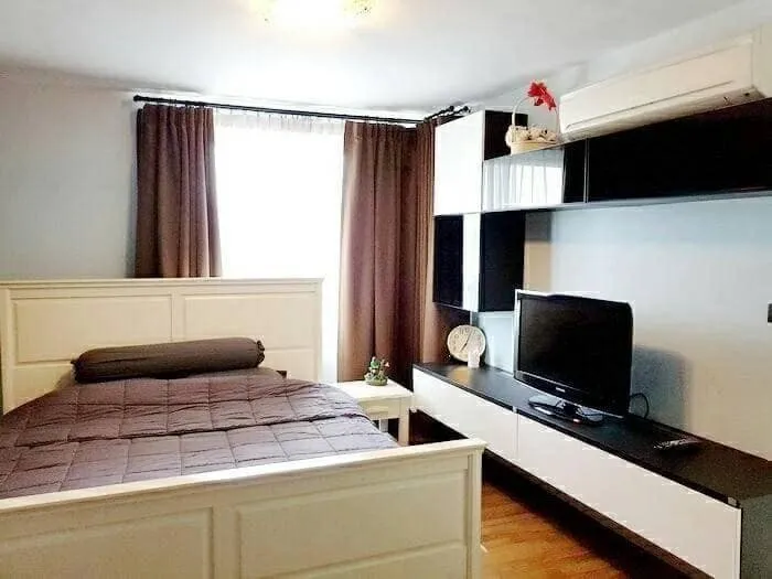 For rent, The Clover Thonglor, 9th floor, spacious room, fully furnished. furniture Hurry up to reserve it.
