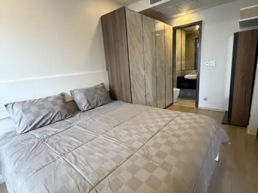 For rent: Ashton Asoke, high floor unit, spacious, fully furnished. Book now!