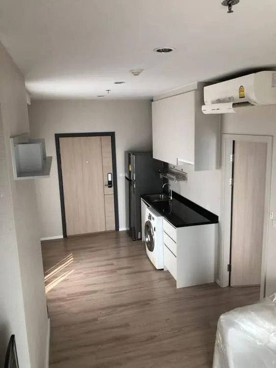 Amber by Eastern Star for sale, corner room, private space, good atmosphere, just carry your bags and move in.