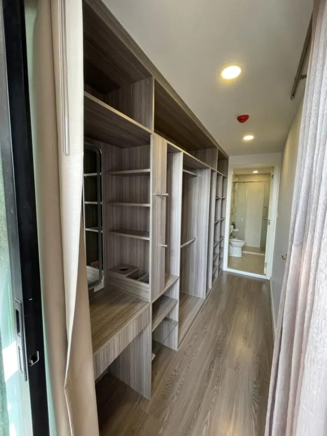 For rent, The Origin Phahon - Saphan Mai, with a walk in closet, plus a large sofa. If you don't reserve, you will miss a lot.