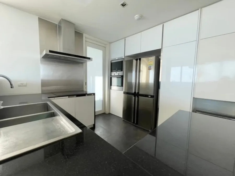 For rent: The Pano Rama 3, 18th floor, Chao Phraya River view, fully furnished, very livable. Book now!