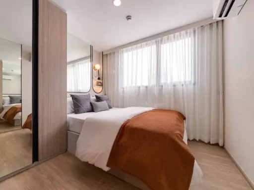 Selling down payment for The Origin Sukumvit -Praksa, Floor: 26, corner room, view of Robinson side, great price, you must buy it now.