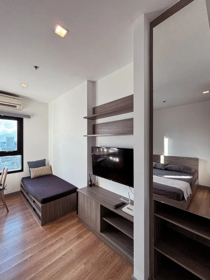 For rent: Chapter one Mid Town Ladprao 24, 24 rooms decorated in a nice tone, with a clear, open city view, not blocked. Don't miss it.