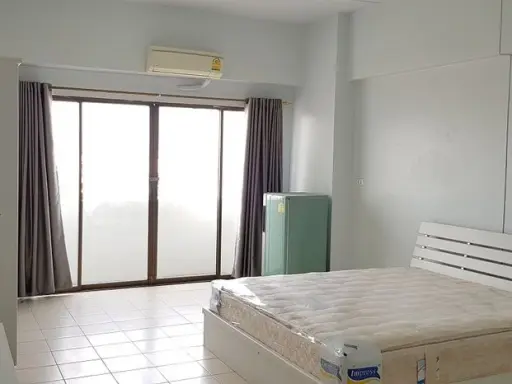 Rent Central Ratchayothin Park, wide, airy, comfortable room The price is light and comfortable. This must be booked.