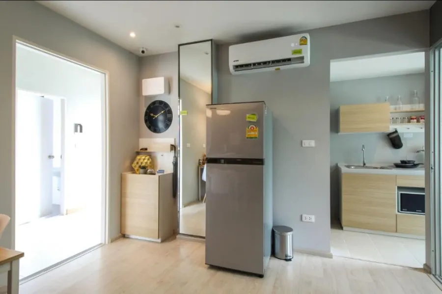 Sale down payment, Senakit, BTS Saphan Mai, corner room, very private, big room, not expensive, hurry up and book now.
