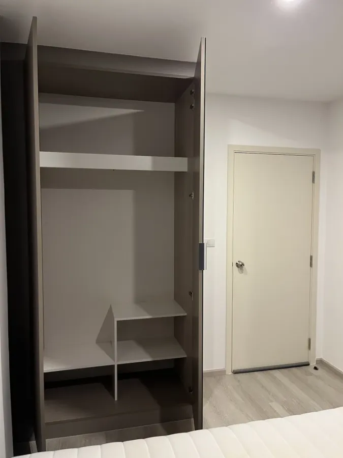For sale/rent: Elio Sathorn-Wutthakat. A lovely unit in a great location with stunning city views from a high floor. Book now!