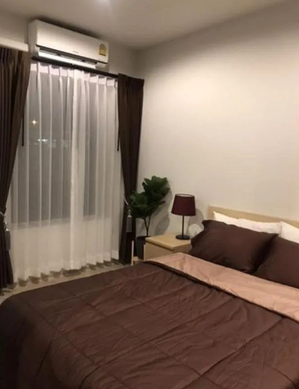 ให้เช่า Zelle Rattanathibet ห้องแต่งเรียบง่าย โทนน้ำตาลสวย วิวสูง บรรยากาศร่มรื่น เฟอร์ครบ