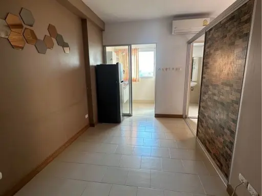 Condo for Sale City home Srinakarin, 11th floor, city view, no buildings blocking it, the room is divided into sections. Buy now, don't wait. images