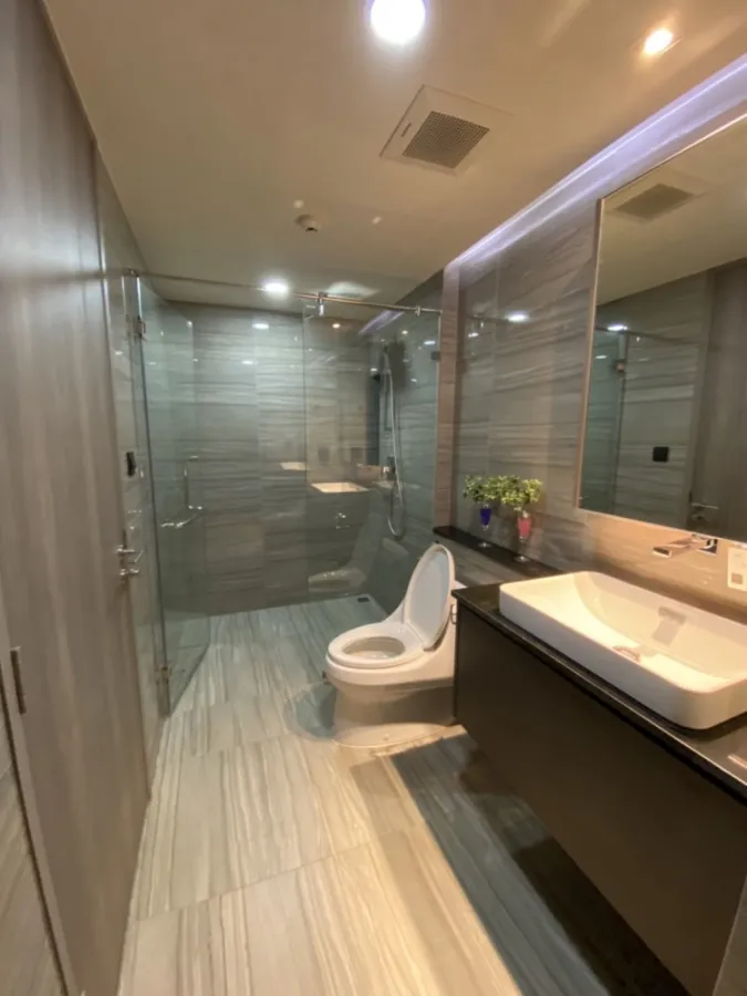 For rent/sale!! Condo Klass Sarasin-Rajdamri The room is decorated very nicely. Fully furnished, near BTS, ready to move in!!