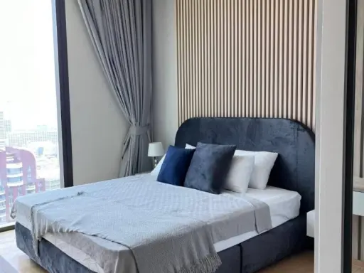 For rent: 28 Chidlom condo. Spacious unit with ample living space. Don't miss out!
