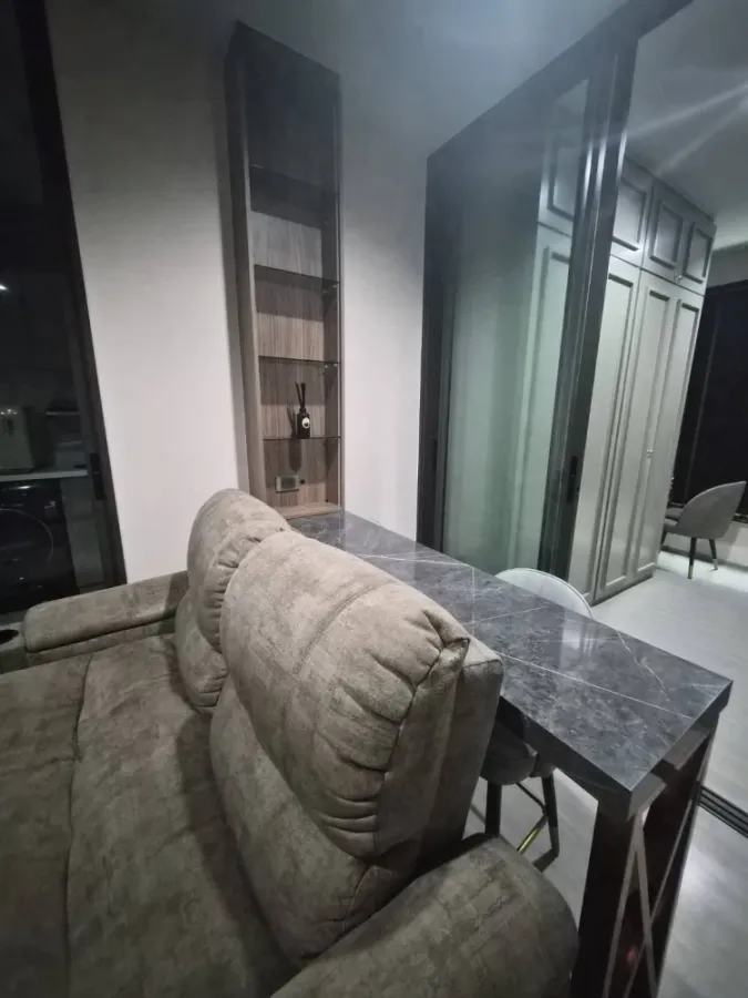 Condo for sale: Life Asoke-Rama 9. Beautiful, luxurious and comfortable unit. Buy now!!