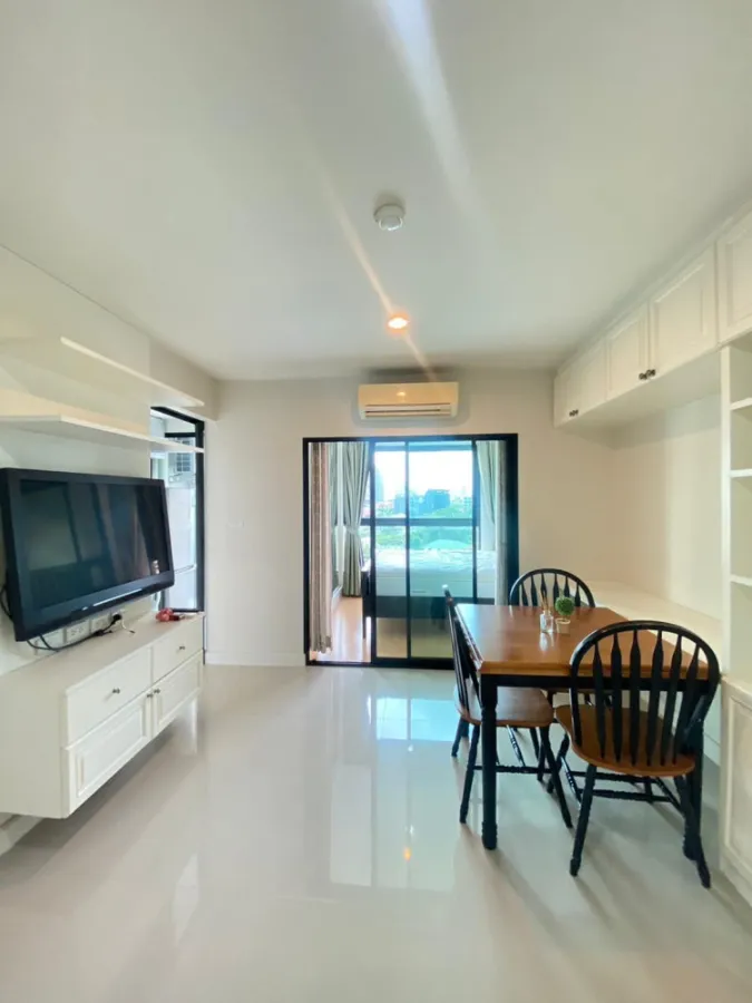 For rent, Metro Sky Ratchada, a spacious room, separated into proportions. fully furnished ready to move in Hurry up to reserve it.