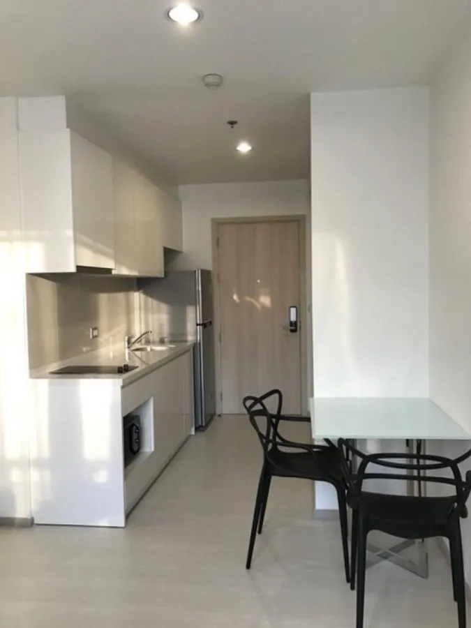 For rent Rhythm Sukhumvit 42, near BTS Ekkamai, convenient to travel, do not miss