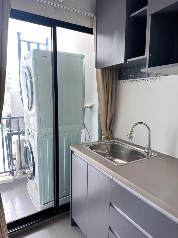 For rent RYE CONDO SUKHUMVIT 101/1, beautiful built-in furniture, Minimal LUXURY style, book now.