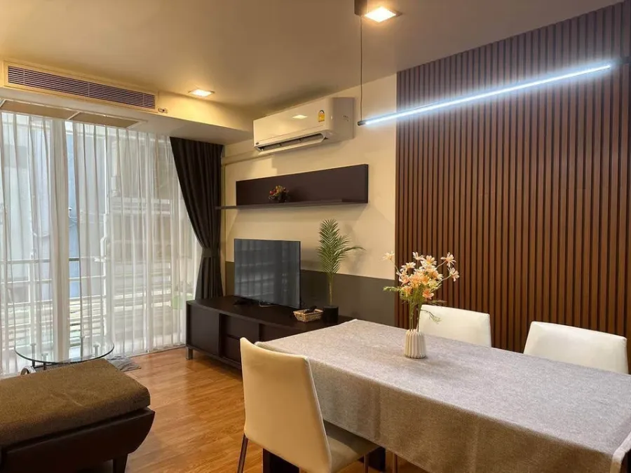 Condo for rent at The Alcove Sukhumvit 49. Ready to move in, fully furnished. Just bring your belongings! Don't wait!
