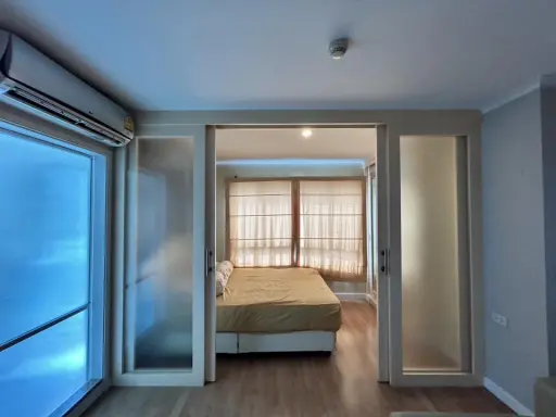 For sale, Lumpini Place Rama 8, Building B, 7th floor, pool view, partition room, fully furnished, ready to move in. Buy now. Urgent.