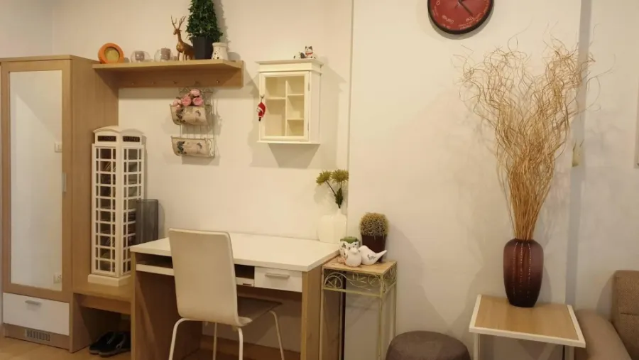 For rent: Centric Scene Ratchavipa, high floor, simply decorated room, feels like home, ready, don't wait.