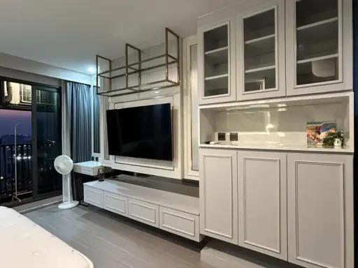 ให้เช่า Life Ladprao ห้อง Built-in โทนสีขาว วิวสวนรถไฟ ชั้นสูงชมพระอาทิตย์ตกสวย จองเลยอย่าลังเล