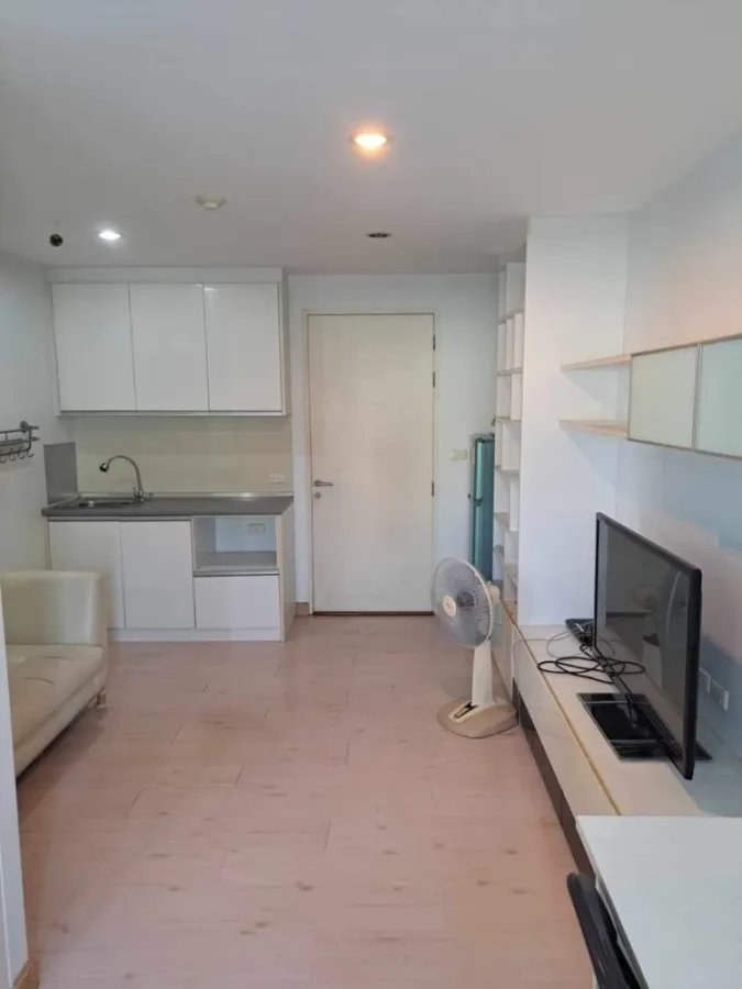 ให้เช่า The Viva Condo Sathon-Taksin ชั้น 3 วิวดี ห้องตกแต่งครบครัน เดินทางสะดวกสบาย จองเลย