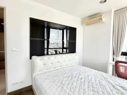 For rent: IDEO Ratchada-Huai Khwang, 17th floor, corner room with privacy, built-in throughout the room, hurry and reserve before you miss out.