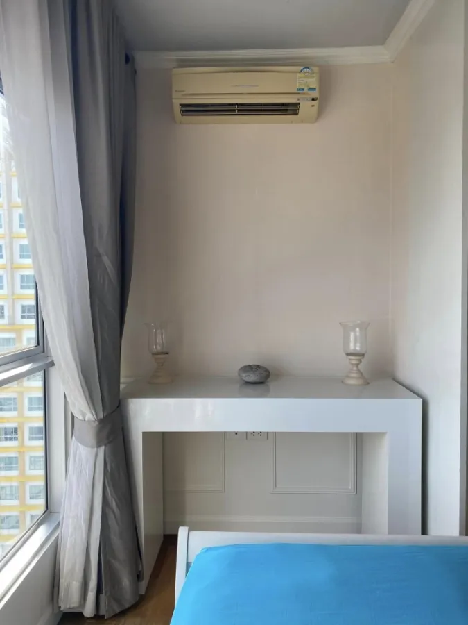 FOR RENT Hive Sathon Condo, decorated room, ready to move in Fully furnished with electrical appliances Just come and move in.
