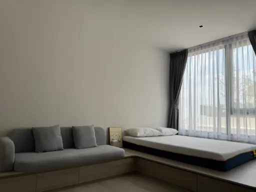 For rent: Referance Sathorn - Wongwianyai. Studio room with a beautiful layout, walk-in closet, and complete furnishings. Fully furnished and decorate images