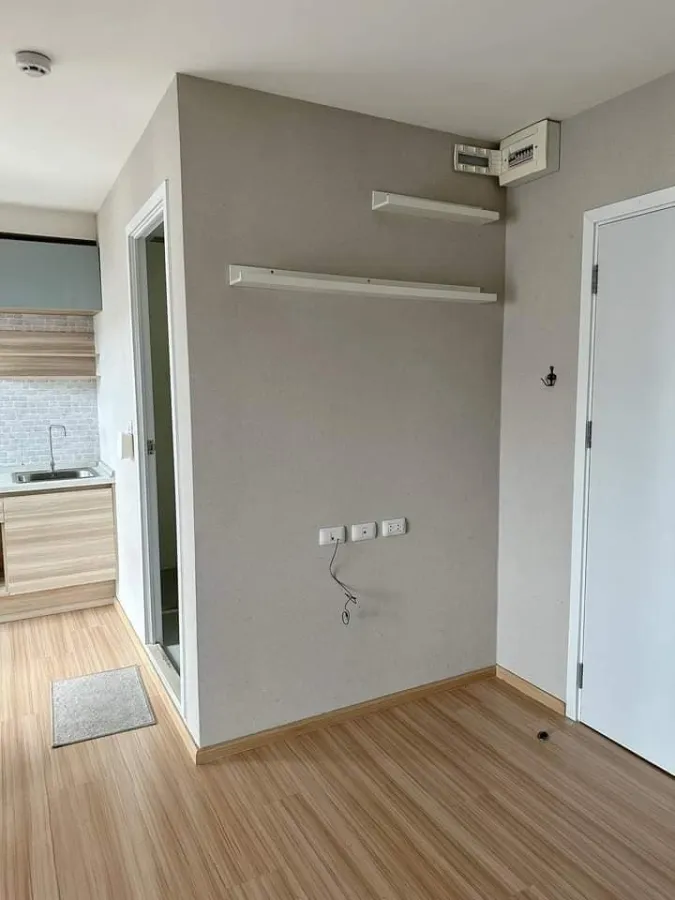 For sale: Plum Condo Chaengwattana, empty room, not too expensive, room decorating lovers shouldn't miss it.
