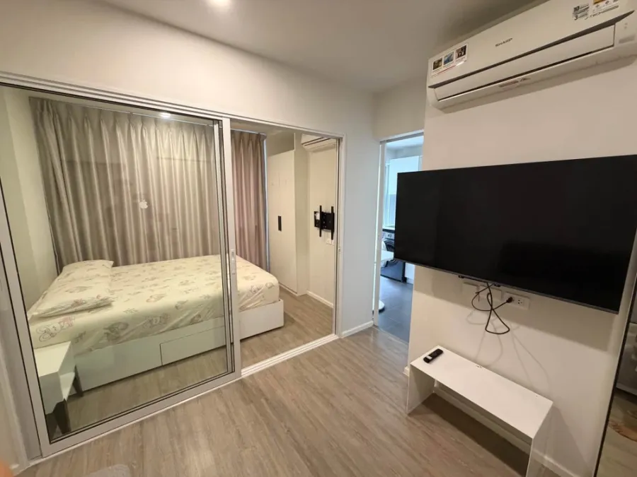 Blue Phaholyothin 35 condo for rent. Ready to move in, fully furnished. Just bring your belongings and you can occupy the entire unit. Don't miss out!