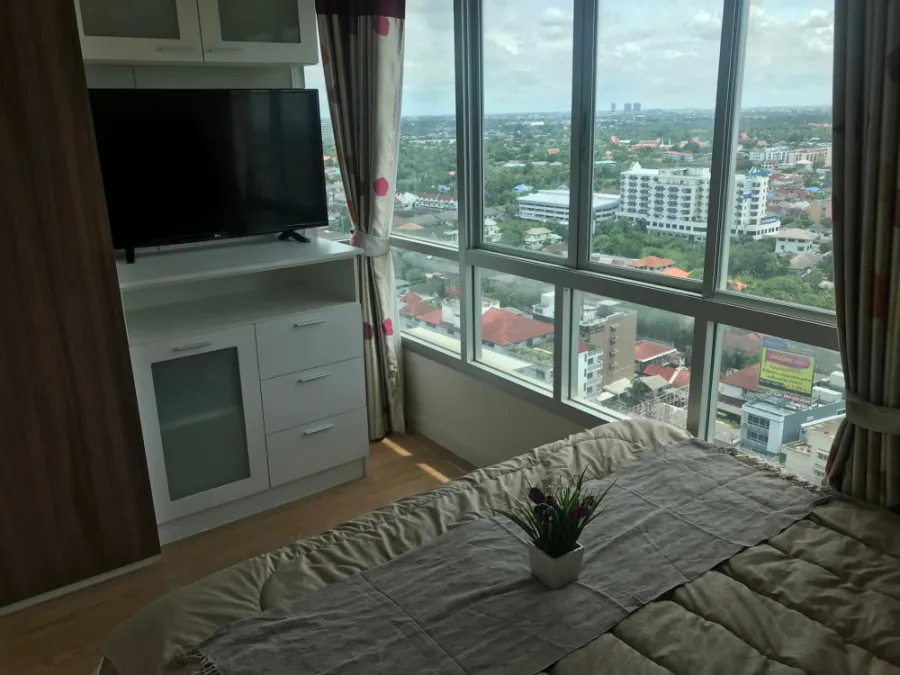 For Sale/Rent Lumpini Ville Chaengwattana-Pak Kret, corner room, unblocked view, fully furnished, ready to move in. Book now.