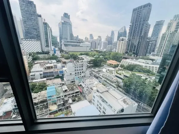 ให้เช่า Life One Wireless ชั้น 16 ห้องวิวเซ็นทรัลเอ็มบาสซี ตกแต่งบิวท์อินลายหินอ่อน สวยหรูดูแพง ต้องจอง