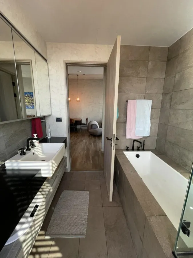 For sale or rent The Lofts Asoke , fully furnished, ready to move in, high view, wide balcony, not hot room, book now.