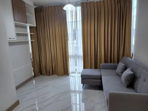 For rent: The Iris Rama 9-Srinakarin, 2nd floor, very spacious room, complete with electrical appliances, don't miss it.
