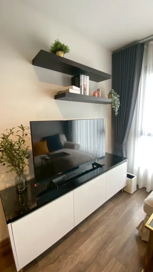 For rent: Life Ladprao Valley, spacious room, lots of usable space, simple and luxuriously decorated, comes with complete furniture, don't miss it.
