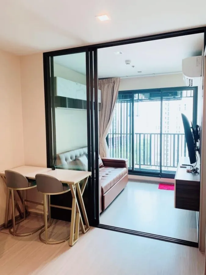 for sale or rent Life Ladprao, 16th floor, get a great view of the city. White tone room, comfortable, comfortable price. If interested, reserve now.
